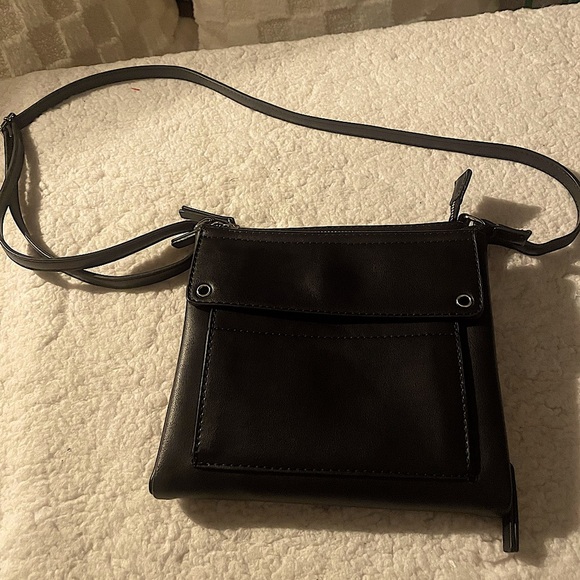 Clarks Black Crossbody Utilitarian Expanded Functional Shoulder Bag - Picture 2 of 8